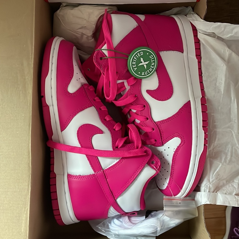 NIB Nike Dunk High sneakers Size 6. Stock X Authenticity tag still on sneakers.